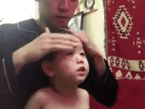 Quý tử 2 tuổi nhà Ba Duy - Nam Thương đốn tim fans với khoảnh khắc cởi trần bi bô hát tiếng Anh