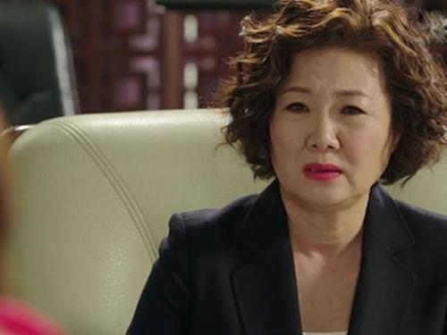 Chỉ mẹ chồng chơi Facebook cho vui, sau 2 tháng con dâu hoảng hốt không nói thành lời