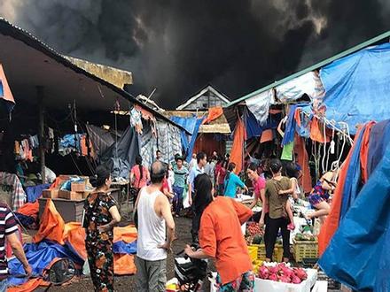 Hà Nội: Cháy dữ dội ở chợ Sóc Sơn