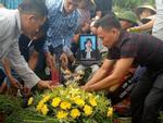 Hình ảnh nhói lòng trong đám tang phóng viên Hải Đường