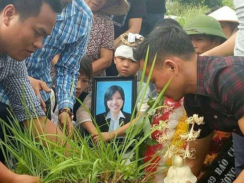 Thẻ nhà báo được bán với giá vỉa hè!-8