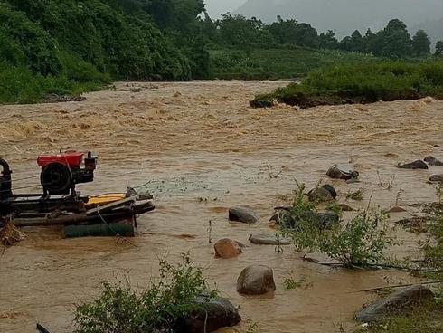 Lai Châu: Lũ cuồn cuộn đổ, giao thông tê liệt, 7 người bị thương và mất tích