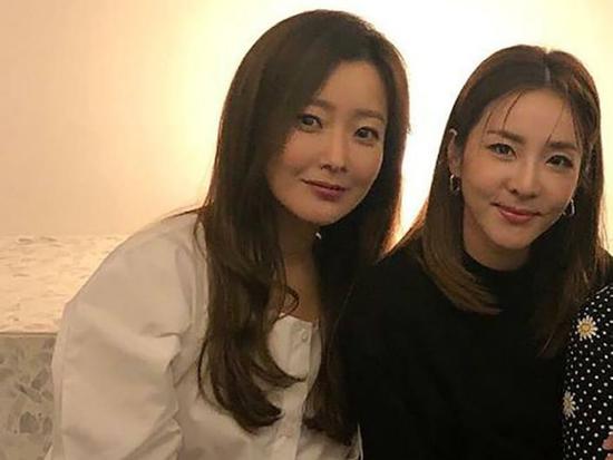 Tuổi cao nhưng 'chị đại' Kim Hee Sun trẻ đẹp không kém cạnh mỹ nhân xứ Hàn 2NE1 Dara