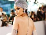 11 bộ đồ phóng khoáng nhất của Rihanna