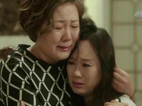 Nghĩ con dâu lén đi ngoại tình, mẹ chồng liền bám theo và cái kết