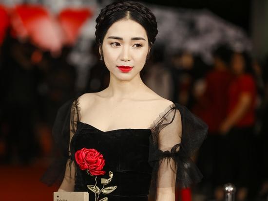 Hòa Minzy chế lời mới cho hit bự để cổ vũ fan đi thi tốt nghiệp