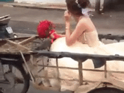 Dân mạng xôn xao trước clip chú rể dùng xe chở hàng để đón dâu ở Đồng Nai