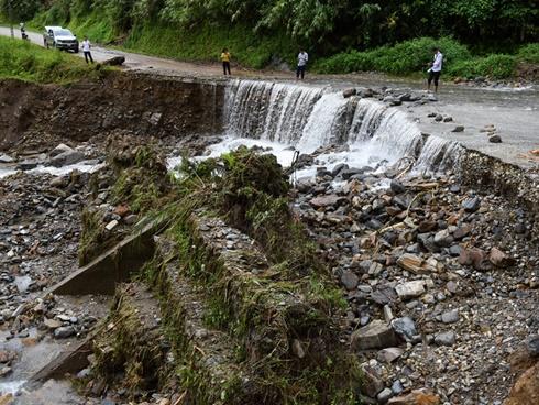 Sạt lở kinh hoàng ở Lai Châu: 12 người chết và mất tích, giao thông tê liệt hoàn toàn-7