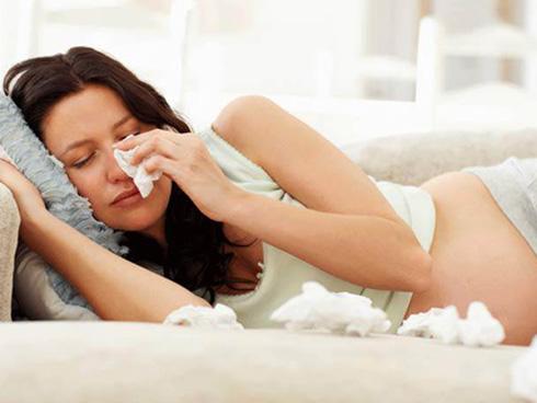 Ngày lên bàn đẻ, vợ chết lặng khi biết nhân tình bí mật của chồng cũng có thai 7 tháng