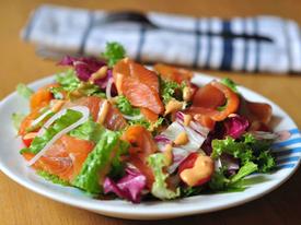 Salad củ đậu và salad cá hồi xông khói thanh mát cho ngày hè Salad củ đậu và salad cá hồi xông khói thanh mát cho ngày hè
