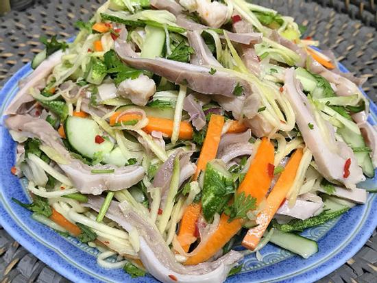 Hướng dẫn làm món nộm dạ dày và nộm rau má tai lợn dễ ăn cho ngày hè
