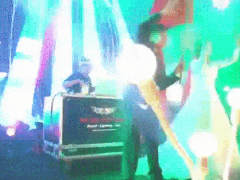 Biến đám cưới thành sàn nhảy, cặp cô dâu chú rể khiến dân mạng ngưỡng mộ vì quá sáng tạo