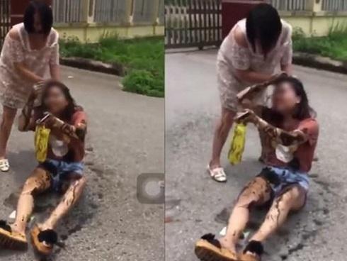 Xôn xao clip vợ bầu mang mắm tôm và dầu luyn đi đánh ghen