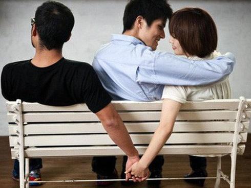 Những nét tướng cảnh báo một người phụ nữ dễ ‘thay lòng đổi dạ’