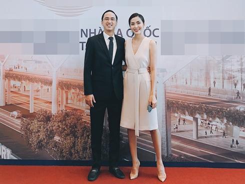 Tăng Thanh Hà 'trốn con' cùng chồng sánh đôi đi dự sự kiện