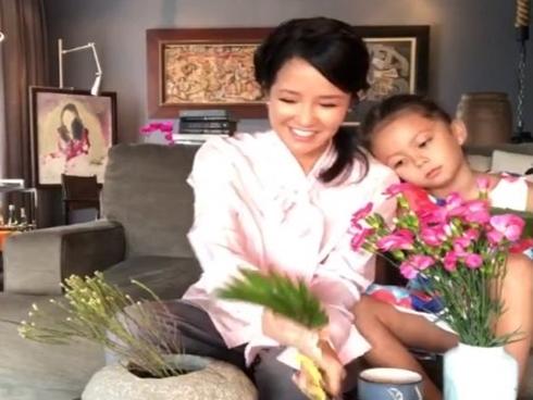 Hồng Nhung livestream chia sẻ hậu hôn nhân đổ vỡ với chồng Tây