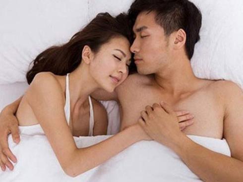 Nhiều cặp vợ chồng quyết định 'ngủ chay' để duy trì hạnh phúc