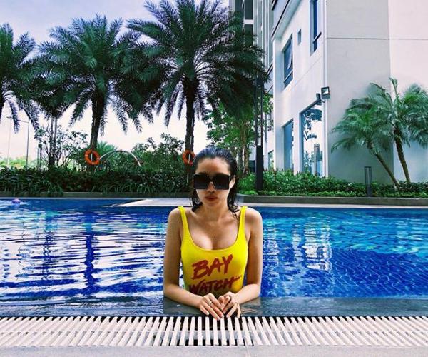 Không chỉ được đánh giá cao về khả năng hoạt ngôn, dẫn không cần kịch bản, giỏi tiếng Anh, cô còn được coi là một trong những MC dáng đẹp nhất VTV hiện nay.