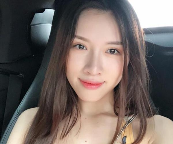 Thừa thắng xông lên, năm 2015 nữ MC xinh đẹp từng tham gia Hoa hậu Hoàn vũ Việt Nam và đạt thành tích top 15 chung cuộc.