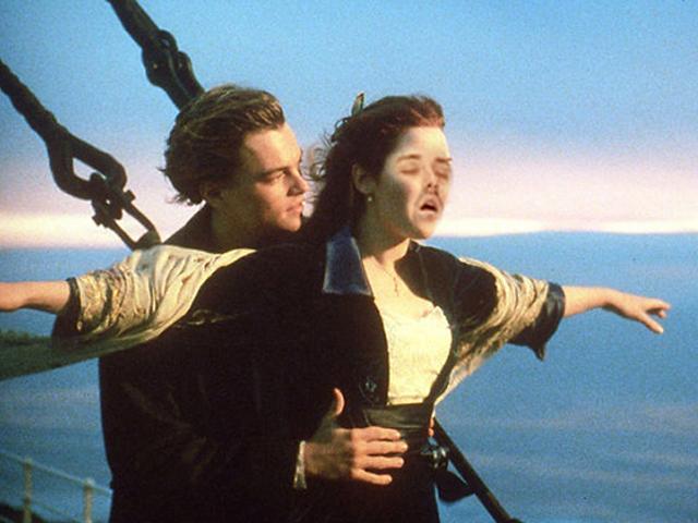 Titanic phiên bản chàng trai ngủ gật nơi công sở.