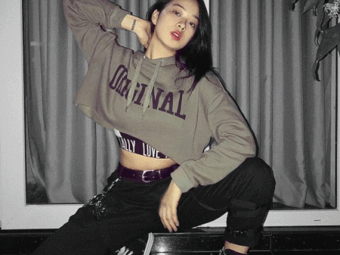 Sở hữu 3 siêu xe, 2 moto và 20 cửa hiệu thời trang hotgirl Huế đúng chuẩn 'bạn gái nhà người ta' xuất hiện đây rồi