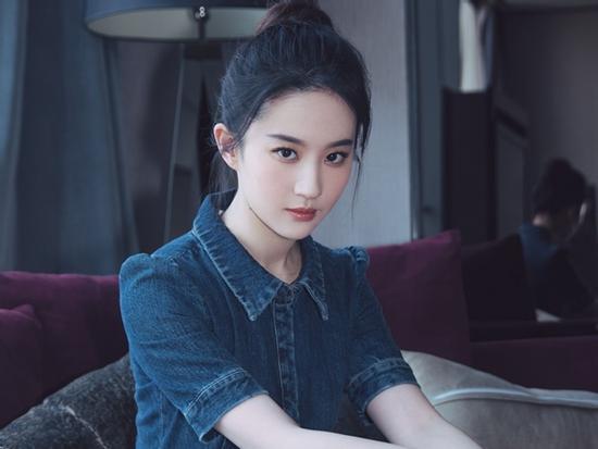 Dù cố tình chụp vội vàng hay không có tâm thì Lưu Diệc Phi vẫn đẹp xuất sắc và khí chất ngời ngời