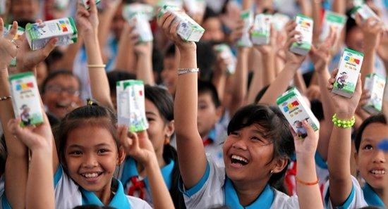 Vinamilk tặng 76.500 ly sữa cho trẻ em Vĩnh Long-3