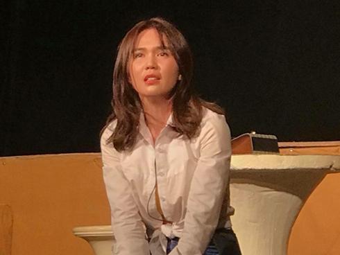 Quyết tâm làm diễn viên chuyên nghiệp, Ngọc Trinh đóng vai cave mà khóc nức nở đến là thương xót