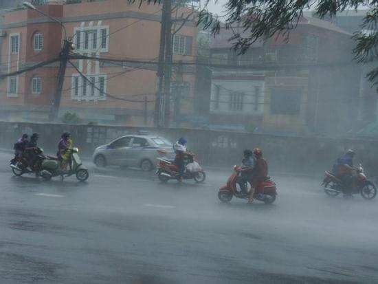 Dự báo thời tiết 6/7: Dứt nắng nóng, miền Bắc mưa to nhiều ngày