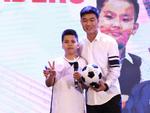 Xuân Trường của U23 Việt Nam toát mồ hôi khi so tài tiếng Anh với 'fan cứng' 12 tuổi