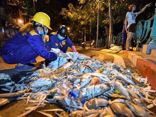 Người phụ nữ 40 năm vớt xác chết trôi trên sông Hồng-1