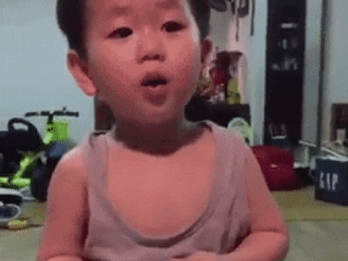 Ba Duy khoe con trai 2 tuổi trổ tài ca hát khiến fans thốt lên 'tài không đợi tuổi'