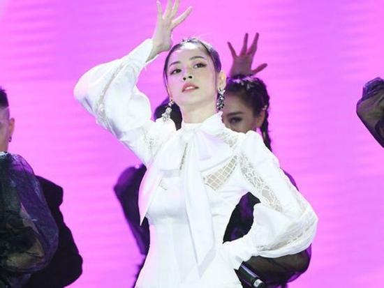 Tin được không: Báo Hàn Quốc lại hào phóng gọi Chi Pu là Kim Tae Hee thế này?