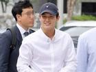 Vướng nghi án đe dọa, quấy rối đồng nghiệp... mỹ nam Lee Seo Won vẫn cười toe toét khi đến tòa