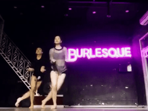 Dân mạng 'sốt xình xịch' vì clip sexy dance hơn 40 giây của Chi Pu