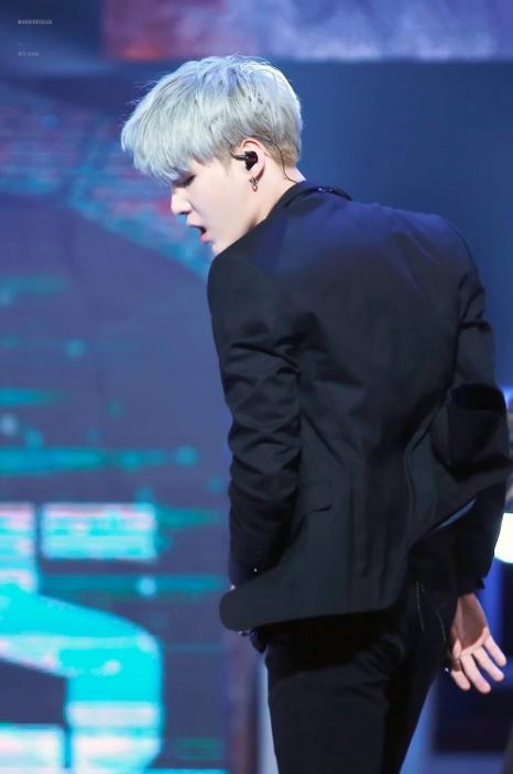 ARMY vào đây mà xem, Suga (BTS) ăn vận nhìn đơn giản thế thôi nhưng sexy quyến rũ mà khí chất lại ầm ầm-3