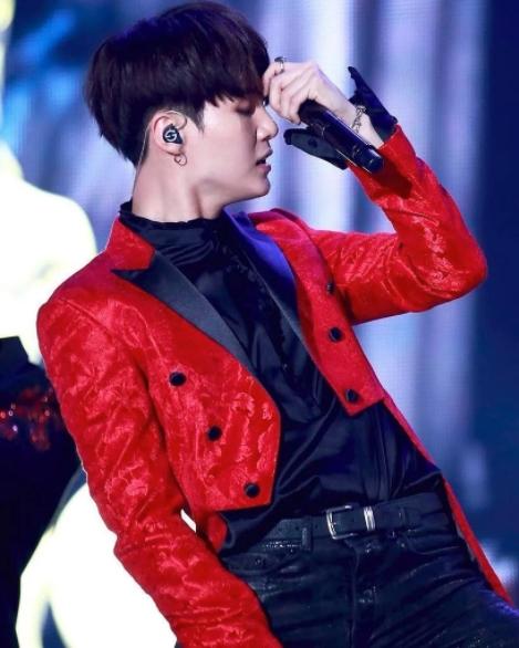 ARMY vào đây mà xem, Suga (BTS) ăn vận nhìn đơn giản thế thôi nhưng sexy quyến rũ mà khí chất lại ầm ầm-5