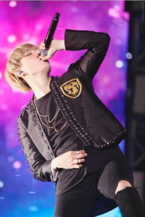 ARMY vào đây mà xem, Suga (BTS) ăn vận nhìn đơn giản thế thôi nhưng sexy quyến rũ mà khí chất lại ầm ầm-7