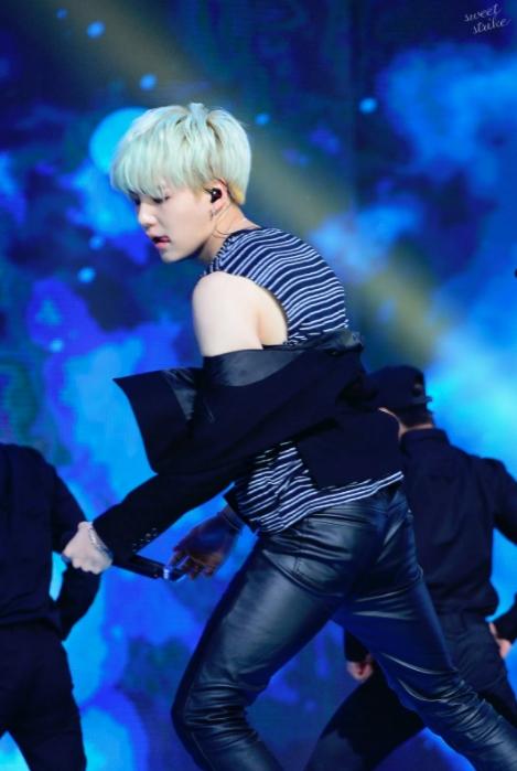 ARMY vào đây mà xem, Suga (BTS) ăn vận nhìn đơn giản thế thôi nhưng sexy quyến rũ mà khí chất lại ầm ầm-8