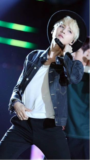 ARMY vào đây mà xem, Suga (BTS) ăn vận nhìn đơn giản thế thôi nhưng sexy quyến rũ mà khí chất lại ầm ầm-12