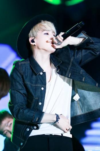 ARMY vào đây mà xem, Suga (BTS) ăn vận nhìn đơn giản thế thôi nhưng sexy quyến rũ mà khí chất lại ầm ầm-13