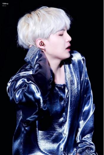 ARMY vào đây mà xem, Suga (BTS) ăn vận nhìn đơn giản thế thôi nhưng sexy quyến rũ mà khí chất lại ầm ầm-14