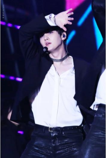 ARMY vào đây mà xem, Suga (BTS) ăn vận nhìn đơn giản thế thôi nhưng sexy quyến rũ mà khí chất lại ầm ầm-17