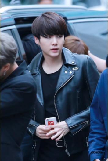 ARMY vào đây mà xem, Suga (BTS) ăn vận nhìn đơn giản thế thôi nhưng sexy quyến rũ mà khí chất lại ầm ầm-20