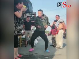 Pha nhảy nhót đỉnh cao đến mức... rơi cả đầu Pha nhảy nhót đỉnh cao đến mức... rơi cả đầu