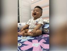 Nụ cười ma thuật của cậu bé xua tan mọi nỗi buồn Nụ cười ma thuật của cậu bé xua tan mọi nỗi buồn