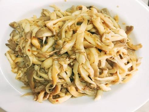 Từ khi biết làm chà bông nấm, nhà tôi lúc nào cũng có một hũ vì ăn vừa tiện lại vừa tốt cho sức khỏe-7