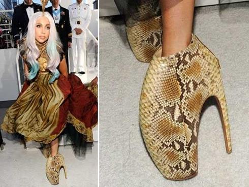 Lady Gaga khiến fan tranh cãi khi chia sẻ ảnh gần như khỏa thân-3