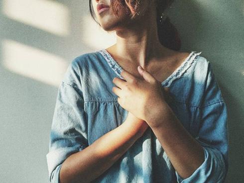 Chia tay rồi, sao cứ lén lút xem trang cá nhân của người cũ vậy?