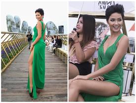 Mặc váy xẻ cao quá hông, Hoa hậu H'Hen Niê vài lần 'lộ hàng' khi khoe chân dài đến thiếu nữ cũng mê Mặc váy xẻ cao quá hông, Hoa hậu H'Hen Niê vài lần 'lộ hàng' khi khoe chân dài đến thiếu nữ cũng mê